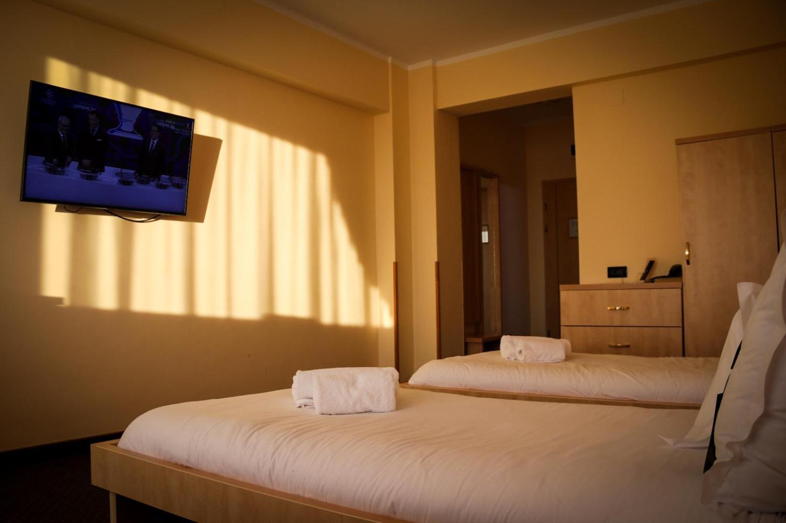 דרובטה-טורנו-סברין Hotel Clipa מראה חיצוני תמונה